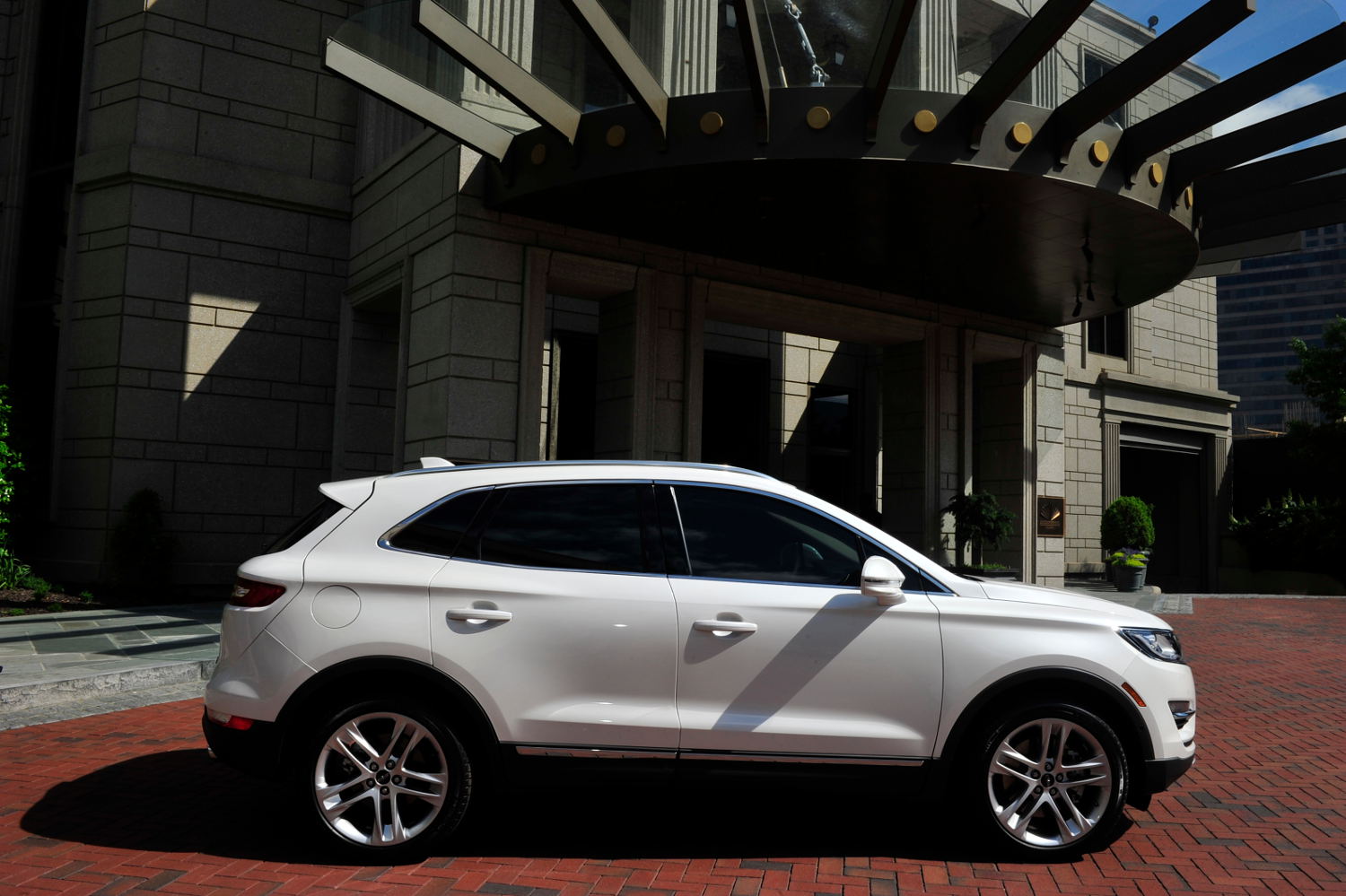 Comparison Ford Edge Sport 2015 vs Lincoln MKC SUV 2015 SUV Drive